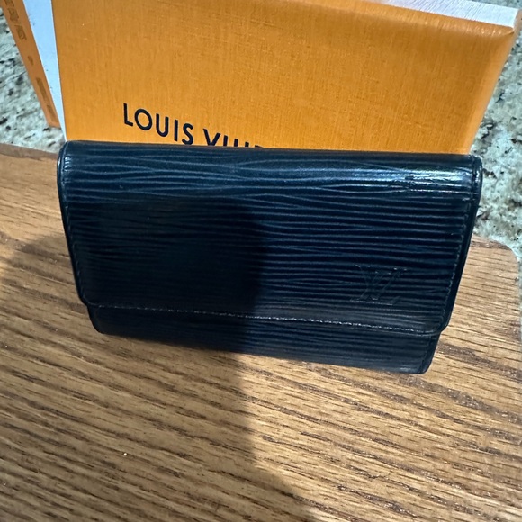 Louis Vuitton Keyholder - Picture 2 of 12